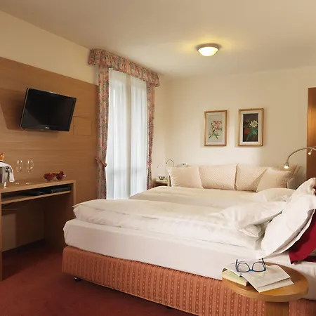 Miralago Hotel