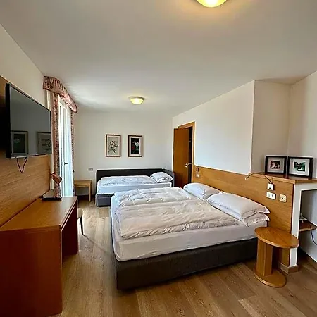 Miralago Hotel
